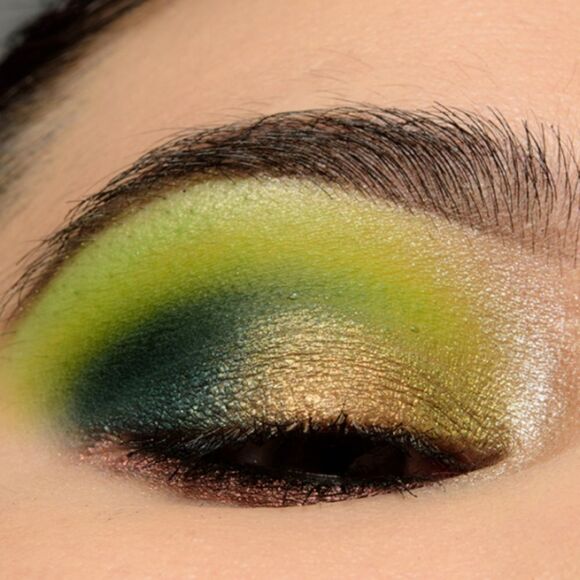 MAC What's the WiFi Matte Eyeshadow (Neon Lime Green) - Picture 8 of 15